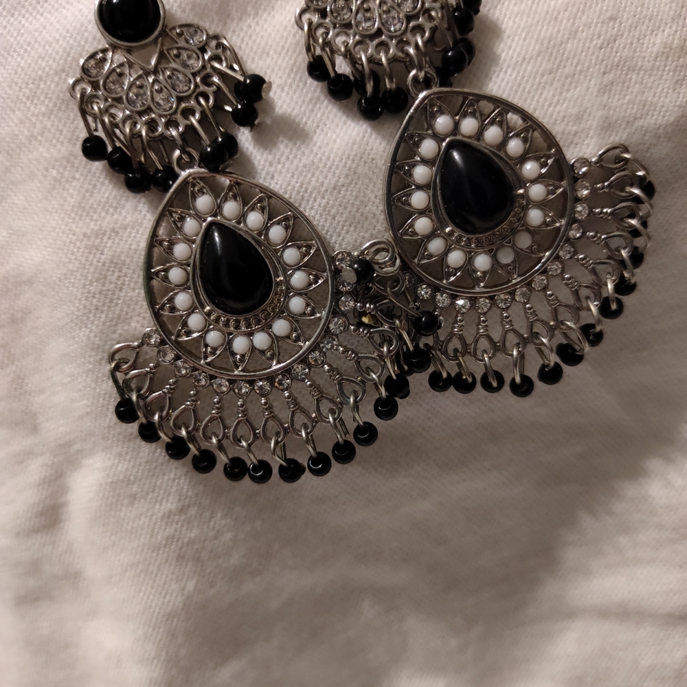 Assorted earrings - Picture 2 of 11